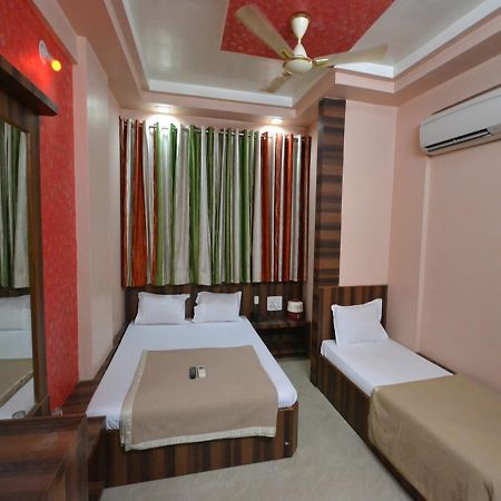 Hotel Sai Hari Prasad Shirdi Buitenkant foto