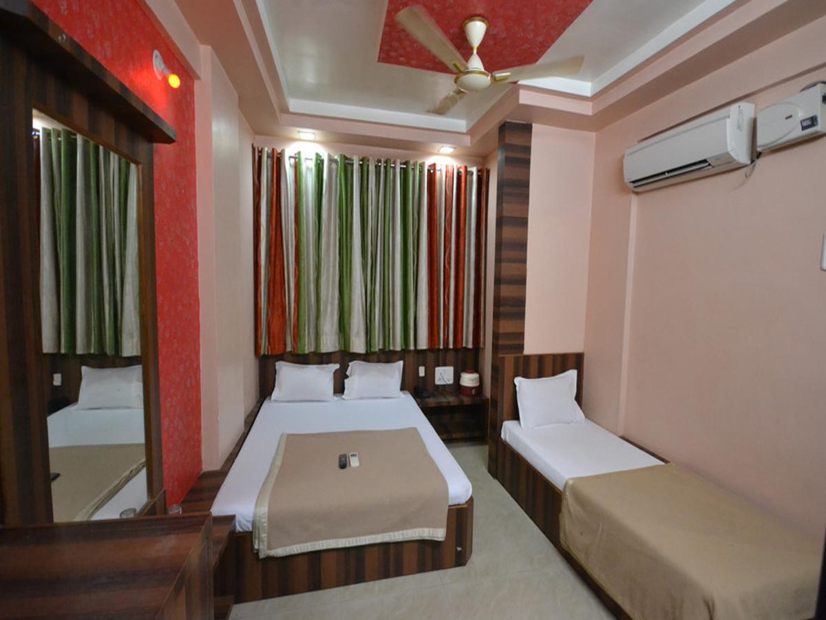 Hotel Sai Hari Prasad Shirdi Buitenkant foto